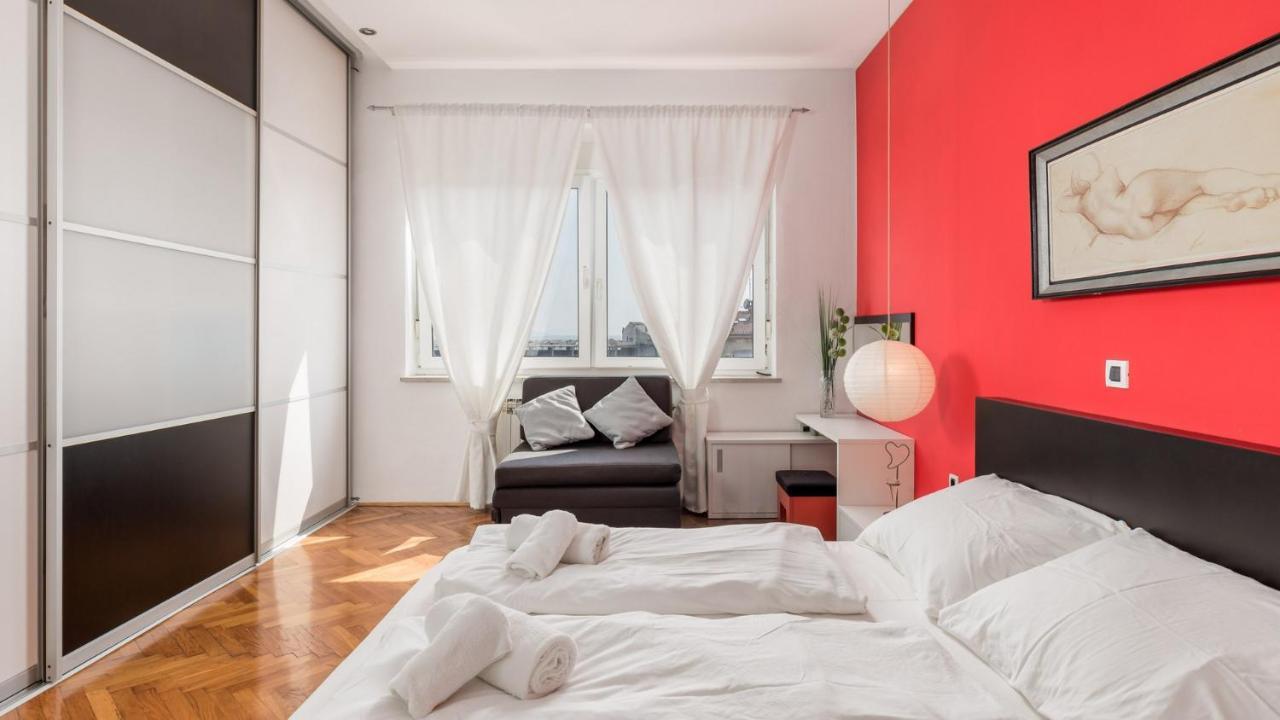 Beautiful Downtown Apartament
